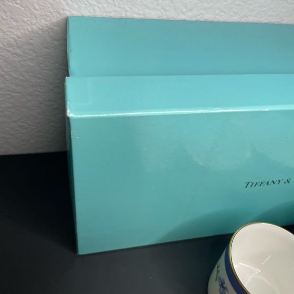 Tiffany & Co tea cups, saucer and dessert plate - Picture 13 of 14